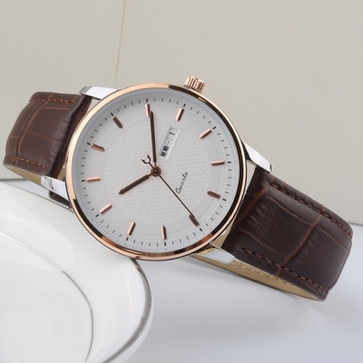 30 metri impermeabilizzano la cassa di acciaio inossidabile dell'orologio 210mm del vestito dalla cinghia di cuoio degli uomini