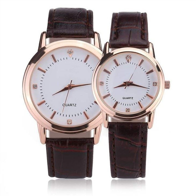 Cuoio della lega di Diamond Bracelet Couple Quartz Watch per il fermaglio dell'ago delle signore
