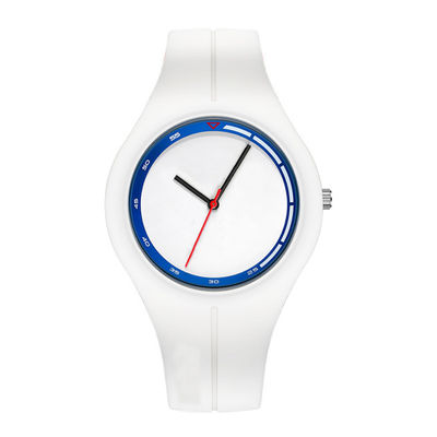 orologio di 41mm sul polso delle donne, orologio del braccialetto del silicone per le signore