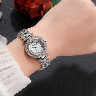 acqua del movimento dell'orologio SL68 del quarzo delle donne di 28mm che infiamma placcante