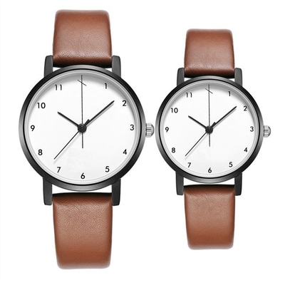Orologi classici sviluppati semplici delle coppie del quarzo di progettazione con la cinghia di cuoio dell'unità di elaborazione