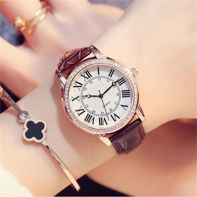 L'unità di elaborazione riveste di pelle la batteria Roman Scale Water Diamond di Diamond Quartz Watches 377
