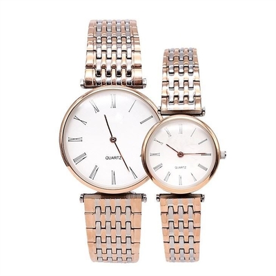 Le coppie sottili alla moda semplici degli orologi dell'amante della lega di modo di affari accoppiano l'orologio