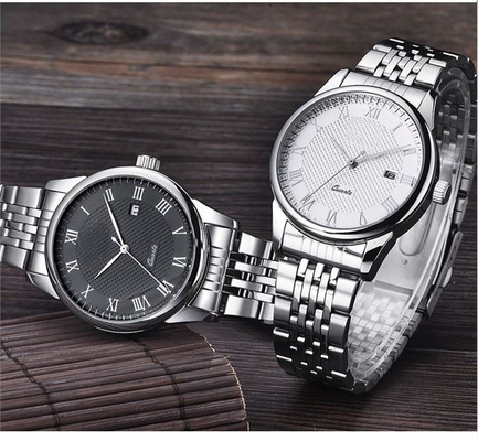 Il quarzo minimalista casuale di acciaio inossidabile guarda l'orologio delle coppie del quarzo di personalità