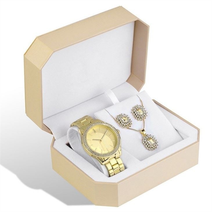 Rose Gold Bracelet And Watch ha messo l'insieme dell'orologio e del braccialetto delle donne del movimento del quarzo